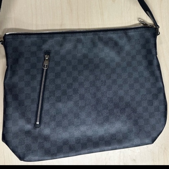 WOW POSHMARK - Authentic GM Louis Vuitton Damier Graphite Mick - Picture 2 of 16